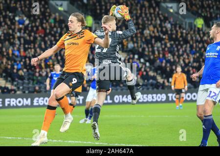 21. Dezember 2019, KC Stadium, Kingston upon Hull, England; Sky Bet Meisterschaft, Hull City v Birmingham City: connal Trueman (27) von Birmingham City fängt den Ball Credit: David Grieben/News Bilder Stockfoto