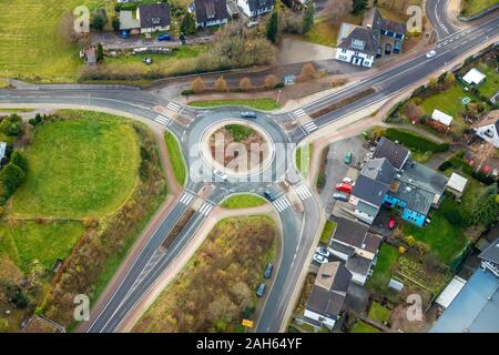 Luftbild, Kreisverkehr Marienheider Straße/Landstraße L323/Derschlager Straße/Fumberg, Meinerzhagen, Sauerland, Märkischer Kreis Rhi Stockfoto