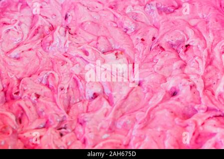Close up berry Joghurt mit leuchtend rosa Färbung für Textur Stockfoto
