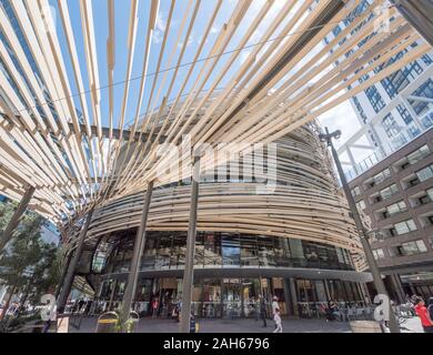 Der neue Gebäude in Darling Square, Sydney, Australien, entworfen vom japanischen Tempel-anlage Firma Kengo Kuma ist in 20 km von accoya Holz verpackt Stockfoto