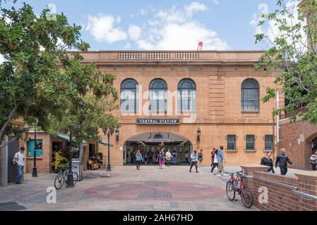 Die offene Halle, der zum Eddie Avenue Passagier Eintrag zum Hauptbahnhof in Sydney, Australien Stockfoto