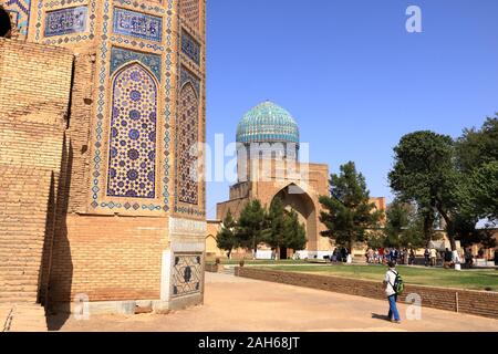26. September 2019 - Samarkand, Usbekistan: Bleibt der Bibi Khanum Moschee und seinen blauen Kuppel Stockfoto