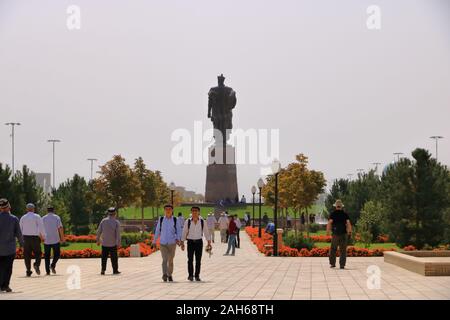 26. September 2019 - Shahrisabz, Usbekistan: Amir Timur Monument in der Nähe des Ak-saray Palace Stockfoto