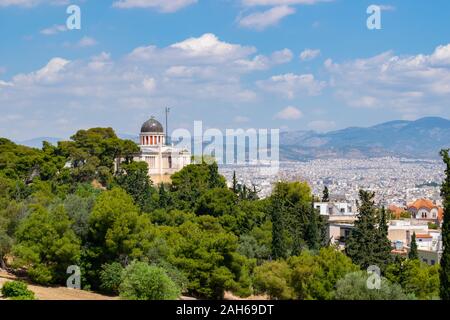 Das Nationale Observatorium auf dem Hügel von Nymphen in Athen ab Pnyx, Griechenland gesehen Stockfoto