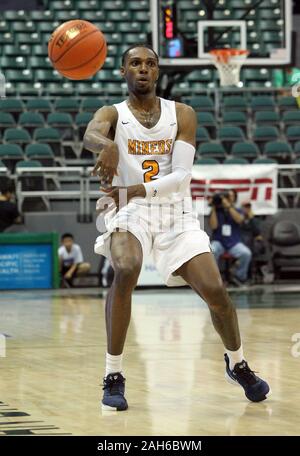 Dezember 25, 2019 - UTEP Miners Schutz Jordanien Lathon (2) Der Ball während eines Spiels am Diamond Head Classic zwischen der Boise State Broncos und dem UTEP Miners in der Stan Polizeichef-Mitte in Honolulu, HI Michael Sullivan/CSM verläuft. Stockfoto