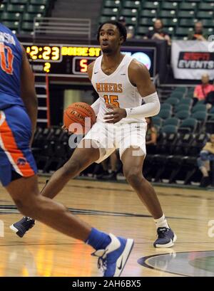 Dezember 25, 2019 - UTEP Miners guard Kaden Archie (15) sieht die Kugel während einem Spiel am Diamond Head Classic zwischen der Boise State Broncos und dem UTEP Miners in der Stan Polizeichef-Mitte in Honolulu, HI Michael Sullivan/CSM weitergeben. Stockfoto