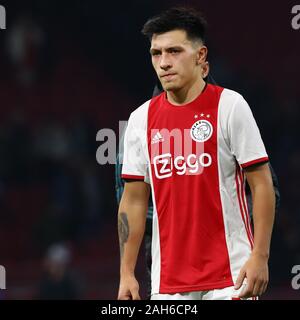 06-12-2019: Fußball: Ajax v Willem II: Amsterdam L-r: Lisandro Martinez von Ajax Stockfoto