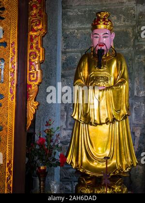 Heiligtum von vietnamesischen Buddhistischen Tempel, Bich Dong Pagode, Tam Coc, Ninh Binh, Vietnam, Asien Stockfoto