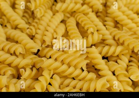 Hintergrund Durch die spiralförmige Pasta gebildet Stockfoto