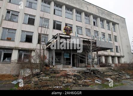 Pripyat, Ukraine. 25 Dez, 2019. Ein Blick auf die geisterstadt Pripyat, in der Nähe des Kernkraftwerks Tschernobyl in Kiew, Ukraine. Der Atomunfall in Tschernobyl am 26. April 1986 als das größte seiner Art in der Geschichte der Kernenergie betrachtet wird. Credit: SOPA Images Limited/Alamy leben Nachrichten Stockfoto