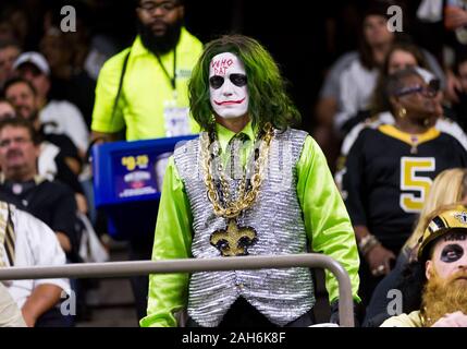 New Orleans, LA, USA. 16 Dez, 2019. New Orleans Saints Fans während der zweiten Hälfte des NFL Spiel zwischen den New Orleans Saints und der New Orleans Saints bei der Mercedes Benz Superdome in New Orleans, LA. Matthew Lynch/CSM/Alamy leben Nachrichten Stockfoto