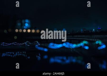 Lichter entlang des Colorado River, Austin, Texas, USA Stockfoto