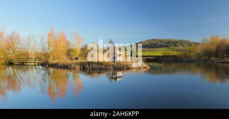 See in East Devon AONB (Gebiet von außergewöhnlicher natürlicher Schönheit) im späten Herbst Stockfoto