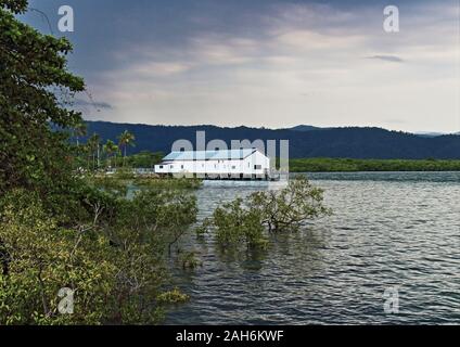 Schöne Zucker Wharf in Port Douglas Einlass am Boxing Day als tropischer Sturm Ansätze Stockfoto