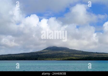 Rangitoto Insel im Hauraki Golf gesehen vom Rangitoto Island Fähre im Hafen Waitamata, Auckland, Neuseeland Stockfoto