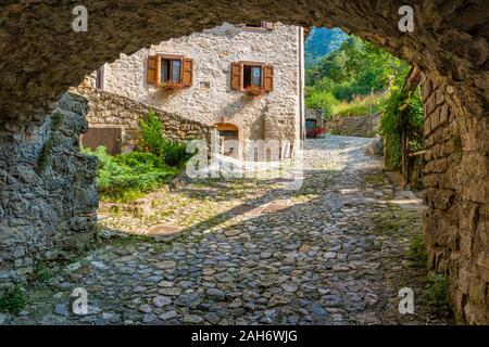 Das malerische Dorf Canale di Tenno, in der Provinz Trient, Trentino Alto Adige, Italien. Stockfoto
