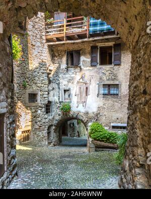 Das malerische Dorf Canale di Tenno, in der Provinz Trient, Trentino Alto Adige, Italien. Stockfoto