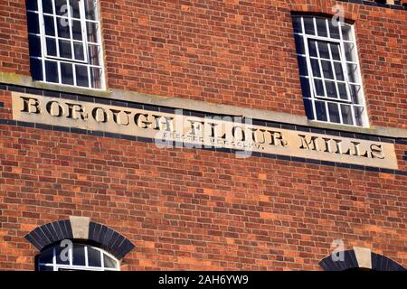 Originalschild auf Borough Flour Mills, auch bekannt als Healings Flour Mill, in Tewkesbury, Gloucestershire, England, Großbritannien Stockfoto