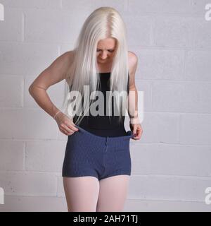 Juli 2015 - blonde Junge Ballett Tänzerin auf Probe Stockfoto