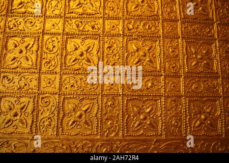 YANGON/MYANMAR - 25 Dez, 2019: Straße in der Stadt, Sule Pagode, Yangon Stockfoto