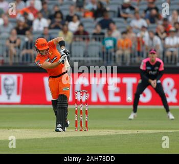 Perth, Western Australia. 26 Dez, 2019. 26. Dezember 2019; Optus Stadion, Perth, Western Australia, Australien; Big Bash League Cricket, Perth Scorchers versus Sydney Sixers; Liam Livingstone von der Perth Scorchers spielt den Ball auf on-redaktionelle Verwendung Credit: Aktion Plus Sport Bilder/Alamy leben Nachrichten Stockfoto