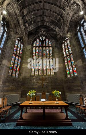 Weitwinkelansicht einer gotischen Seitenkapelle in Holy Unhöfliche Kirche in Stirling Stockfoto