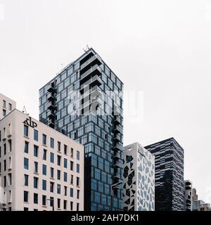 Oslo, Norwegen - 11 August 2019: Hochhäuser im Barcode. Eine Neuentwicklung auf ehemaligen Dock und gewerblichen Grundstücken im Zentrum von Oslo. Stockfoto