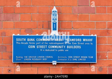 Münze Straße Gemeinschaft Bauherren Zeichen an der Stanford Wharf in der Nähe der OXO Tower auf dem Londoner Southbank. South Bank Community Bereich Stockfoto