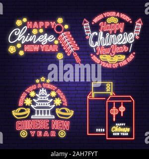 Satz von Happy Chinese New Year neon Glückwunschkarte, Flyer, Poster im Retro Style. Vektor. Das chinesische Neujahr Leuchtreklame mit Sakura, Laterne für neues Jahr Emblem, helle Namensschild Stock Vektor