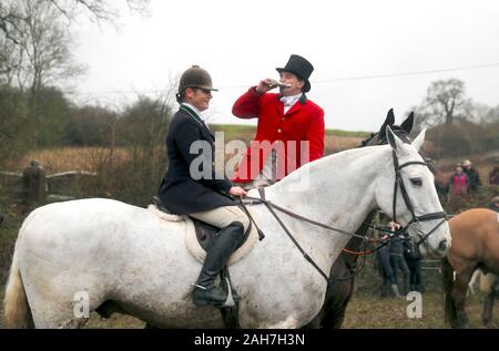 Mitglieder der alten Surrey Burstow und West Kent Boxing Day Hunt in Edenbridge, Kent. Stockfoto