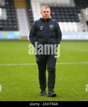 Paisley, Schottland, Großbritannien. 26. Dez 2019. Schottische Premiership Fußball, St Mirren gegen Celtic, Keltischer Manager Neil Lennon Spaziergänge auf dem Platz vor dem Match-redaktionelle Verwendung Credit: Aktion Plus Sport Bilder/Alamy leben Nachrichten Stockfoto