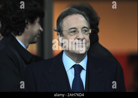 Mailand, Italien, 03. November 2010, ist ein "Siro Stadion, UEFA Champions League 2010/2011, AC Milan-Real Madrid CF: Florentino Perez, Präsident von Real Madrid Stockfoto