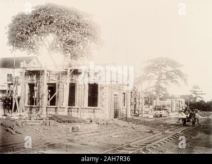 Sierra Leone, Water Street Bahnhof im Bau. Bildunterschrift lautet: S.L. G. Ry. Wasser St. Station West Building, West Elevation, 3. Juli 1898, 1898. 1999/221/1/34/33. Stockfoto