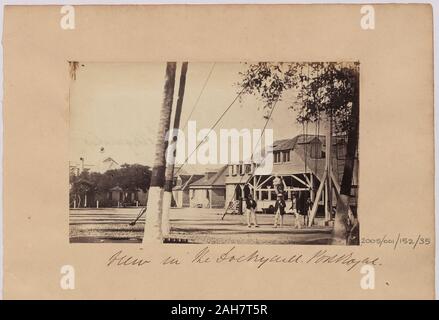 Jamaika, die Werft und drei Figuren, Bäume und Häuser. Bildunterschrift lautet: 'Ansicht in der Werft, Port Royal', 1862. 2005/001/152/35. Stockfoto