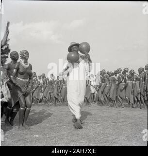 Kenia, Ruel: KuriaDance - Führer, circa 1958. 2012/001/6/2/12 C. Stockfoto