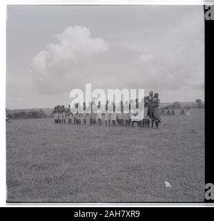 Kenia, Ruel: Kubweye KuriaDance an. Dirnen, circa 1958. 2012/001/6/2/1 A. Stockfoto