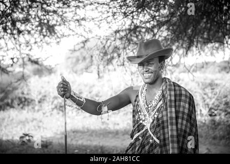 Stattliche Masai Krieger in einen Cowboyhut Stockfoto