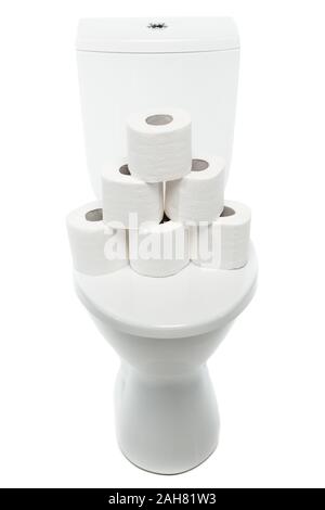 Keramik reinigen wc Schüssel mit Rollen Toilettenpapier isoliert auf weißem Stockfoto