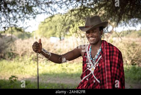 Stattliche Masai Krieger in einen Cowboyhut Stockfoto