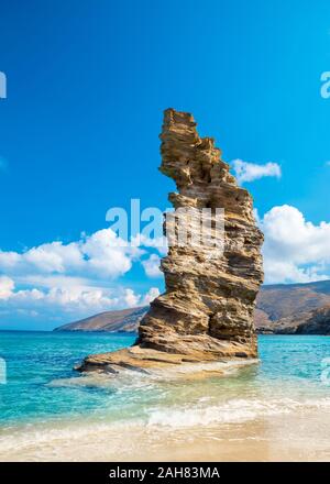 Foto von iconic Strand von Grias Pidima in der Nähe von Dorf von Korthi, Andros, Kykladen, Griechenland Stockfoto