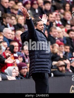 Edinburgh, Großbritannien. 26 Dez, 2019. Bild zeigt: Eine animierte Hibs Manager, Jack Ross, als Herzen gehen unten 0-2 zu Hibernian in der Ladbrokes schottischen Premiereship, Edinburgh Boxing Day Derby an tynecastle Park, Edinburgh. Credit: Ian Jacobs/Alamy leben Nachrichten Stockfoto