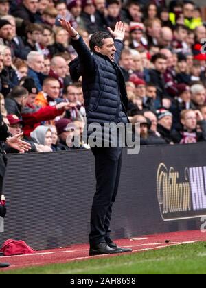 Edinburgh, Großbritannien. 26 Dez, 2019. Bild zeigt: Eine animierte Hibs Manager, Jack Ross, als Herzen gehen unten 0-2 zu Hibernian in der Ladbrokes schottischen Premiereship, Edinburgh Boxing Day Derby an tynecastle Park, Edinburgh. Credit: Ian Jacobs/Alamy leben Nachrichten Stockfoto