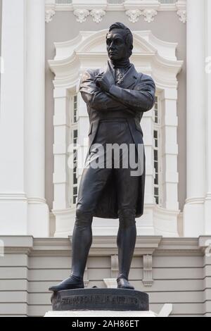 Republik Singapur. Statue von Sir Stamford Raffles, 1781 - 1826, englischer Bildhauer Thomas Woolner, 1825-1892, die vor der Cit steht Stockfoto