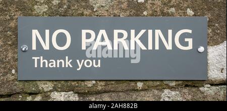 Höflich kein Parkplatz Schild, England, Vereinigtes Königreich Stockfoto