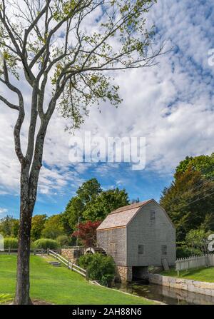 Der Dexter Grist Mill, eine Wassermühle am See Shawme in Sandwich, Cape Cod, Massachusetts, USA Stockfoto