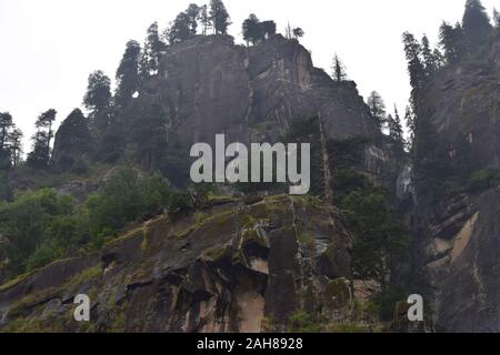 Weg zur jogini oder Jogni fällt, wird einen schönen Wasserfall in der Nähe von Vashisht Dorf in Himachal Pradesh Stockfoto