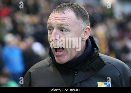 Mansfield, Großbritannien. 26 Dez, 2019. Mansfield manager Graham Coughlan während der Sky Bet Liga 2 Übereinstimmung zwischen Mansfield Town und Port Vale an der ein Anruf Stadium, Mansfield am Donnerstag, den 26. Dezember 2019. (Foto: Simon Newbury | MI Nachrichten) das Fotografieren dürfen nur für Zeitung und/oder Zeitschrift redaktionelle Zwecke verwendet werden, eine Lizenz für die gewerbliche Nutzung Kreditkarte erforderlich: MI Nachrichten & Sport/Alamy leben Nachrichten Stockfoto