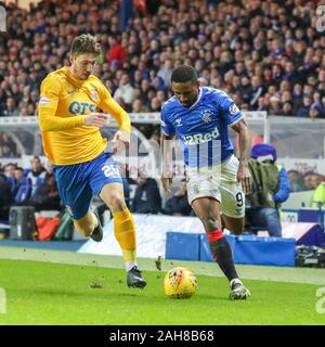 Glasgow, UK. 26. Dezember 2019. Rangers FC spielte ihre Boxing Day Liga Match gegen Kilmarnock FC an ihrem Haus Boden, Ibrox Stadium, Govan Glasgow. Obwohl die Rangers nur eines Ihrer letzten 5 Liga Treffen mit Kilmarnock an Ibrox, einem 1 - 0 Sieg im Mai 2018 gewonnen haben, in der sie aufgezeichnet 5 - 0 Heimsieg über Kilmarnock im Scottish Cup im Februar 2019 das Spiel mit einem 1 - 0 fertig Gewinnen für Förster und das Ziel wurde von Alfredo Morelos, auf gebracht als Ersatz in der zweiten Hälfte gezählt. . Credit: Findlay/Alamy Nachrichten Stockfoto