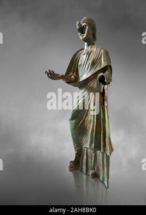 Bronzestatue des römischen Kaiserin Julia Aquilia Severa gefunden bei Sparta. ca. 221-222 AD. Athen Nationalen Archäologischen Museum, Kat.-Nr. X 23321. Gegen Stockfoto