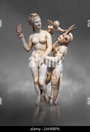 Hellenstic Marmorstatue Gruppe der Aphrodite (Venus) mit Pan und Eros, ca. 100 v. Chr., Haus der Poseidonaistai von Beryttos, Delos, Athen nationalen Archa Stockfoto